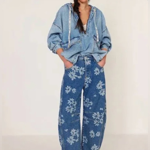 New! The “Daisy Bloom” Denim Flower Print Barrel Jeans High Waist Size Medium